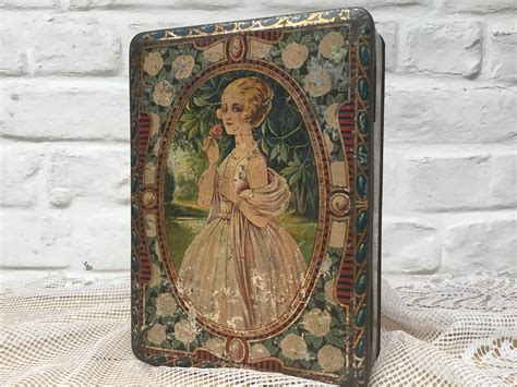 Vintage tin box, very pretty old box representing a young girl